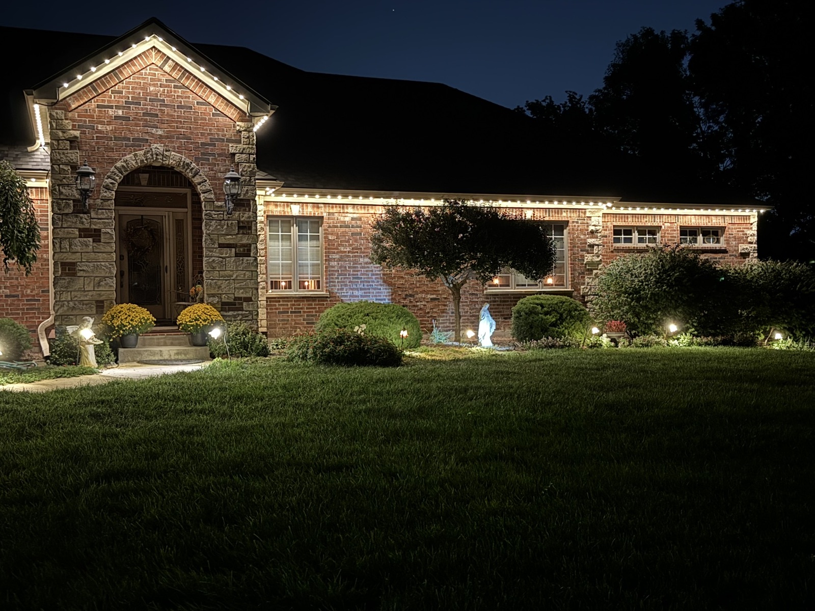 Commercial building with permanent exterior lighting